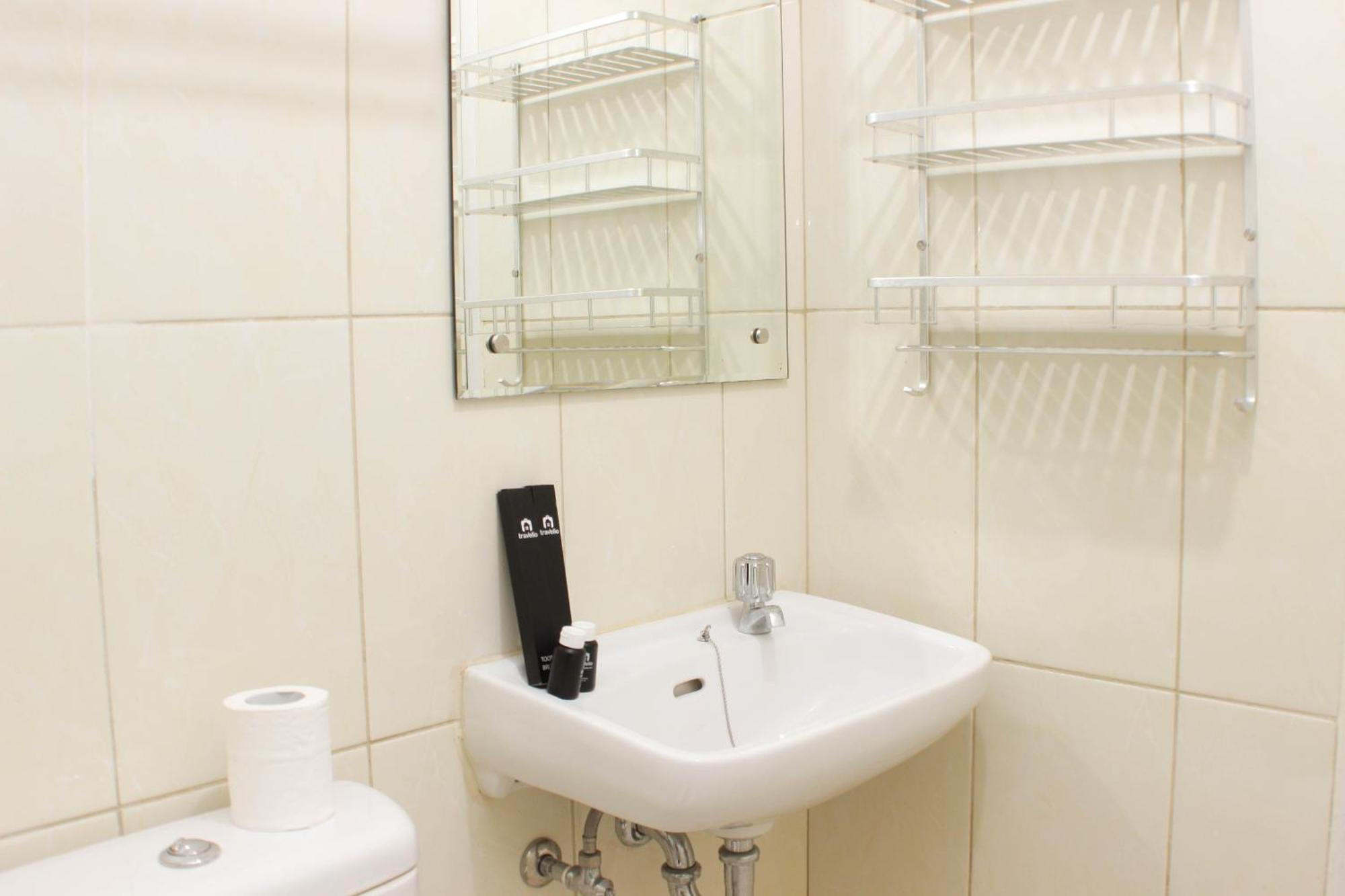 Comfy And Warm 2br At Springlake Summarecon By Travelio